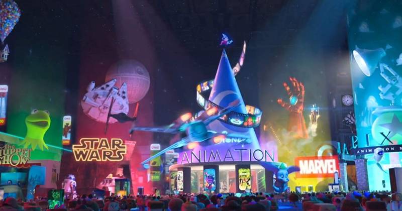 Từ trái qua, chúng ta có thể nhìn thấy thương hiệu The Muppet Show, phim Star Wars của Lucasfilm, studio Disney Animation, Marvel với Iron-Man vừa bay ngang, Dumbo, WALL-E, studio Pixar... (IMDb)