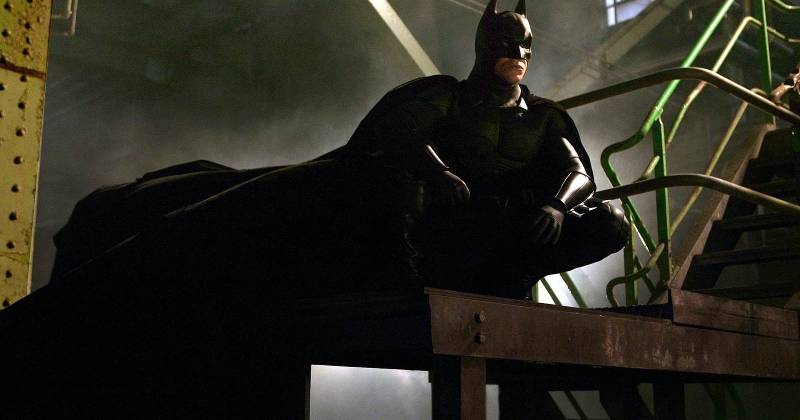 Batman Begins mở đầu cho hình tượng Người Dơi mới - Người Dơi của Nolan. (Ảnh: Collider)